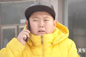 父子逛街上演人在囧途，爸爸到家发现儿子失踪，儿子怀疑自己身世视频封面