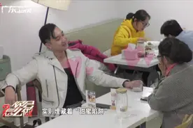 主播引诱老年人打赏，天津姑娘当场报警：有人诈骗图片