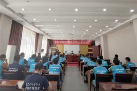 守护蔚蓝海洋 南澳民兵化身海底“环卫工”——大鹏新区南澳武装部开展“海洋保卫战”海洋垃圾清理活动图片