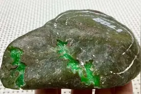 3000入手的会卡原石，一刀下去争吵声不断，起货后笑的牙都飞了图片