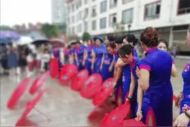 烟雨蒙蒙江南旗袍秀风韵犹存，温馨了岁月，美了时光与你相约而来图片