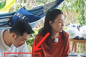 有人问黄磊，为什么用杯子吃饭？当听到他的回答时，粉丝叫我心痛图片