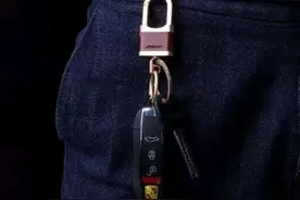 什么人会把车钥匙挂腰间？网友：真土，还是“穷人思维”，是吗？图片