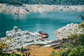 贵州小众湖泊，藏着一座孤独城堡，风景堪比桂林山水图片