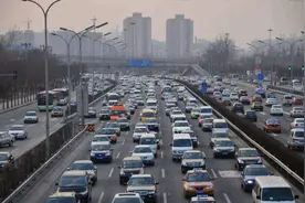 “锯齿车道”怎么走？车主绿灯直行被扣6分！交警：再强调一次图片