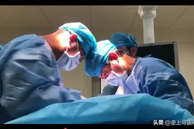 新生儿骶骨处长出“巨球”，医生顺利摘除20公分畸胎瘤图片
