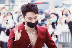 组图-张艺兴酒红色真空西装性感个性，露眉短发气质凌厉图片