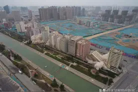 中原“小香港”十余栋楼成功爆破，未来将打造郑州商业副中心图片