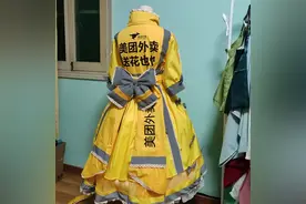 B站大佬真穿着LO装送外卖去了，看着好可爱图片
