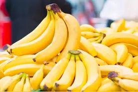 买香蕉，别看大小来挑选，掌握“4买3不买”，选得个个新鲜又香甜图片