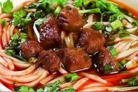 为啥如今兰州本地人很少去兰州牛肉面馆？听听厨师的分析，很现实图片