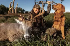 澳洲女子移居美国后爱上打猎，还发了张炖熊肉照片，网友大骂无耻图片