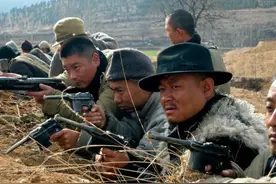 小飞龙去砸红窑，遇到对方火力猛，他用“稻草人”定计取得胜利图片