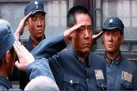 抗战时期，“少将军长”和“中将师长”见面，谁给谁敬礼？图片