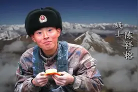 美国地铁内亚裔遭黑人毒打，被锁喉倒地失去意识，乘客竟无人劝阻图片