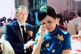"超美丈母娘"火了，在喜宴上哭得梨花带雨，网友：仙女落泪图片