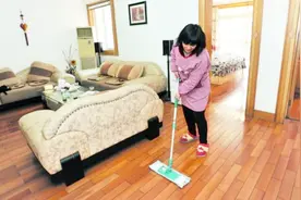 地板一天拖八遍还是脏！教你个窍门，不用一滴水，地面干净不落灰视频封面