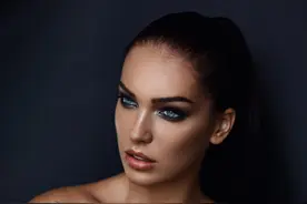 Dasha D-一位非常有表现力的美女模特图片