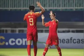 中国球员抽烟喝酒蹦迪没大事？真正毒害年轻人的，也许是精神鸦片图片