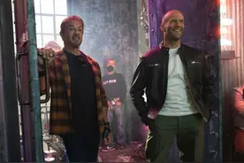 敢死队4来了！75岁史泰龙戴墨镜气场不输当年，网友：他还能打图片