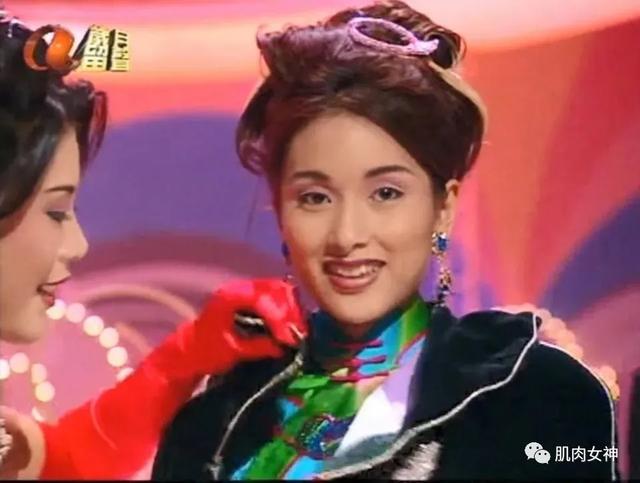 大学游泳课鸡皮肤