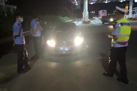 女子服药后深夜长途驾车 突感头晕 高速交警及时到场施援 消除隐患图片