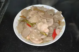魔芋的家常做法，酸辣爽口，好吃停不下来图片