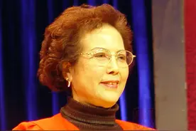 因演87版《红楼梦》邢夫人出名的她 为何当红时息影 原因令人泪目图片