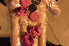 又一起！旅客向飞机扔6枚红纸包裹的硬币“祈福”，导致航班取消图片