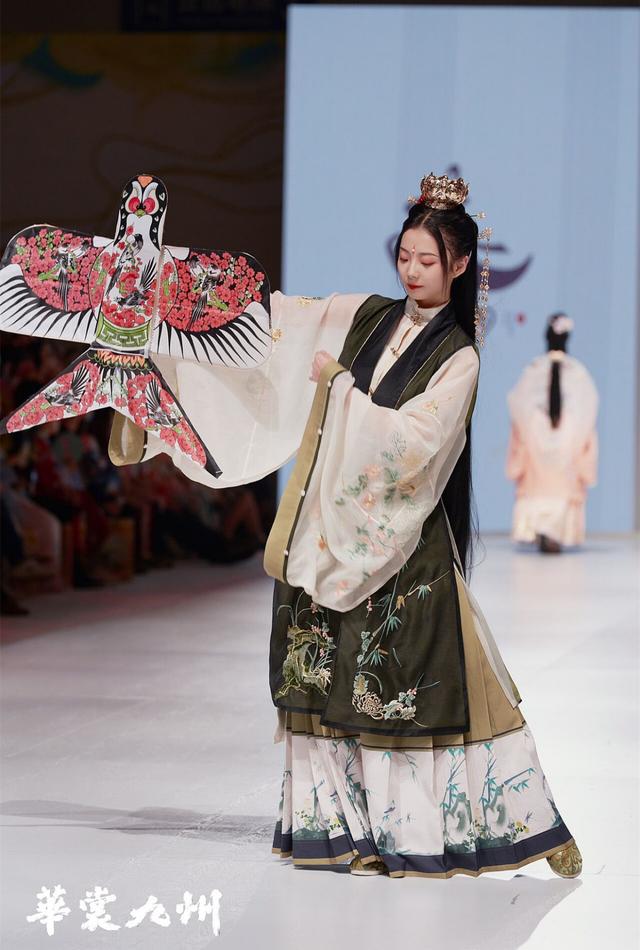 最新出炉的"华裳九州"汉服大赏,优雅惊艳,这是汉服最美的样子