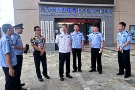 海南省公安厅督导检查“两节”假期交通安保工作图片