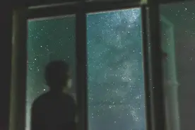 有时候，爱过一个错误的人，会给我们留下“人格伤疤”图片