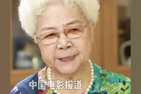 老戏骨田华怒斥年轻演员懒散，工作之余只顾玩手机，评论两极分化图片
