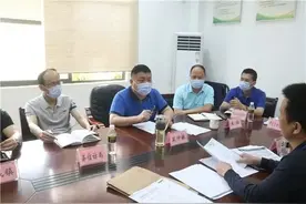 澄迈县​老城经济开发区工委书记、县委副书记莫仲敏接待来访群众图片