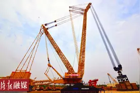 重磅！“世界第一吊”交付洛阳中油一建图片