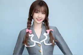 虞书欣作为学姐回归《青你3》啦！穿JK制服绑双麻花辫，超甜美图片