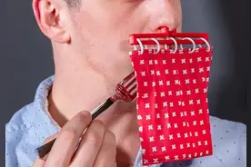 鬼才设计师发明大量“无用设计”！网友：好变态好想要图片