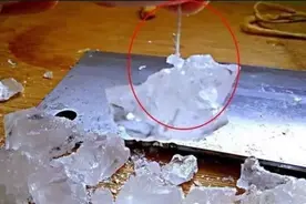 冰糖里发现一根“白线”，很多人嫌脏不敢吃，制糖商：故意放的！图片