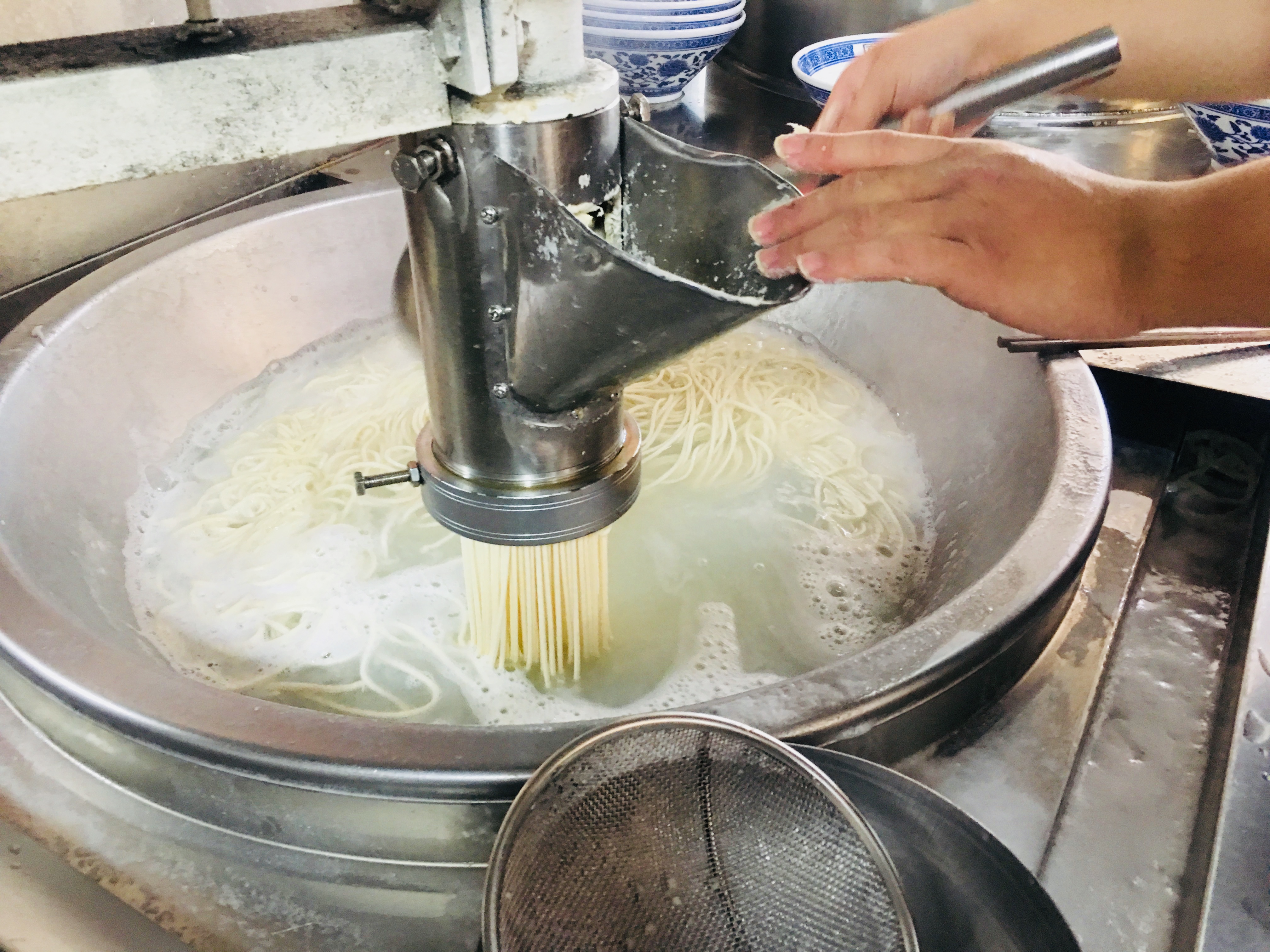 顺溜刀削面西红柿卤做法 “老巷烟火繁华”系列报道12 顺溜削面: 一口香滑 满心欢喜 顺溜刀削面西红柿卤做法 “老巷烟火繁华”系列报道12 顺溜削面: 一口香滑 满心欢喜