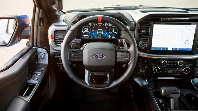 敢这样玩也只有TA了 外媒试驾新款福特F-150猛禽 | 卡车之友网