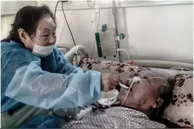 临终前的人会有哪些征兆？一旦出现这4种现象，作为儿女要多陪陪图片
