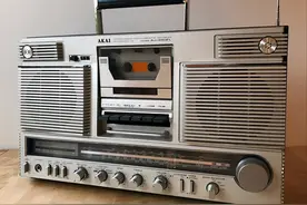 赤井Akai AJ-490FL 是一款80年代生产的老式收录机音响图片