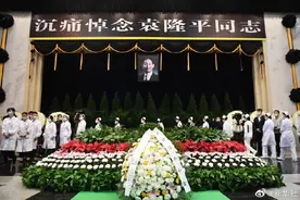 袁隆平遗体告别仪式：妻子坐轮椅看袁老最后一眼，张庭也发声送别图片