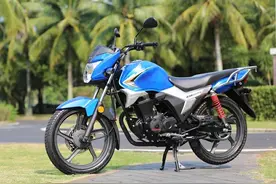 五羊本田代步街车雄帅150，造型经典，续航450公里，售8800元图片