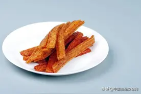 “馋大嘴巴”产品频登食安黑榜，近期多批次辣条抽检不合格被通报图片