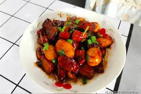 买板栗时，选大的还是选小的？板栗店老板教你2招，个个香甜图片