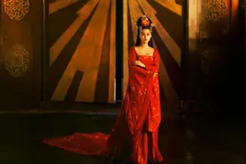 从石榴裙到袒胸装，唐朝女性的穿衣风格，奔放到难以想象！图片