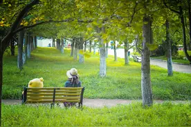 心理学：男人拥抱你的姿势，暴露了他内心爱你的程度图片