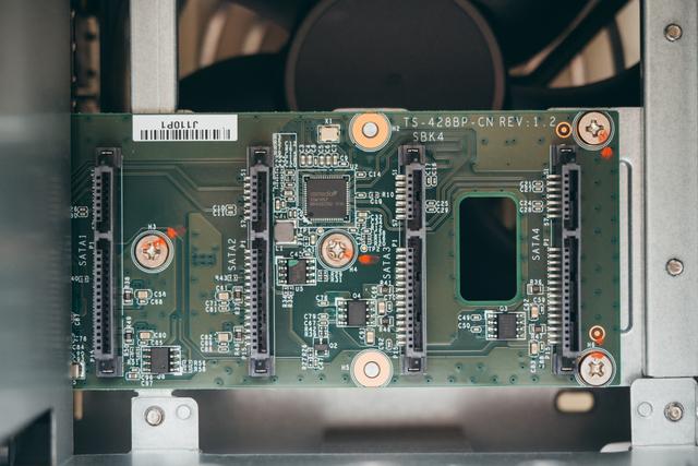 买了威联通NAS不会用？小白看完这篇就明白