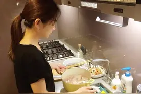 到姑姑家才发现，她家冰箱从不放塑料袋！干净又整洁，给大伙瞧瞧图片